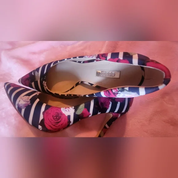 SZ 8.5 GUESS Heel - Picture 11 of 14